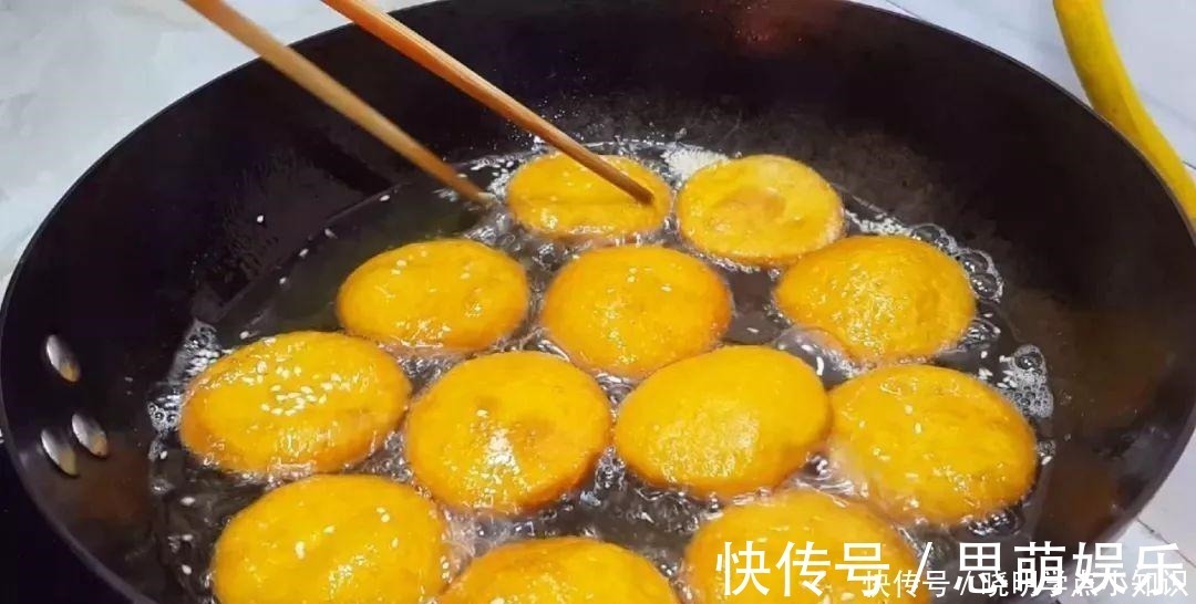 鸡蛋|半个南瓜,1个鸡蛋,不用一滴水,比油条做法简单,比蛋糕都好吃