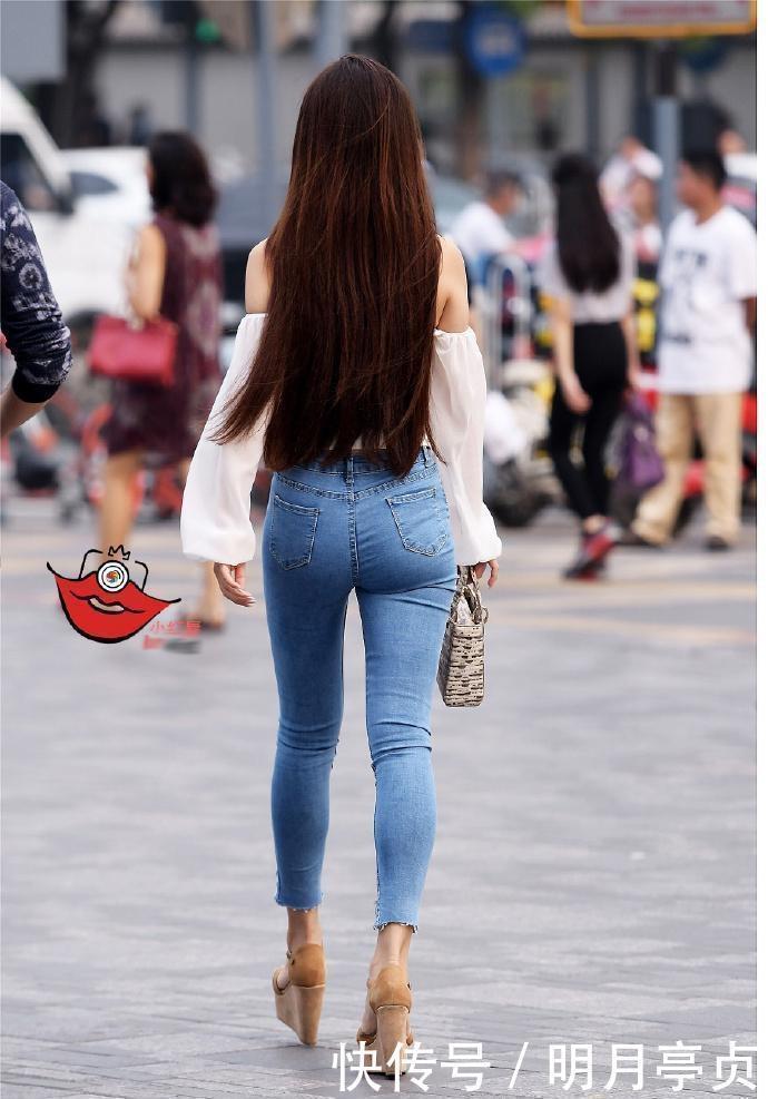 街拍精致的穿搭当然少不了牛仔裤的穿搭了