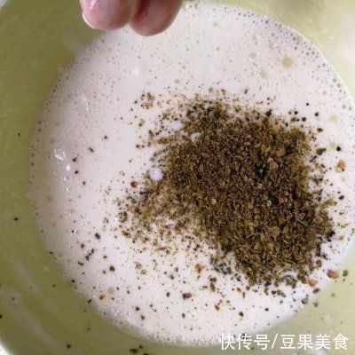 好吃到模糊的放凉了还卡卡脆的小酥肉，怎么都吃不够