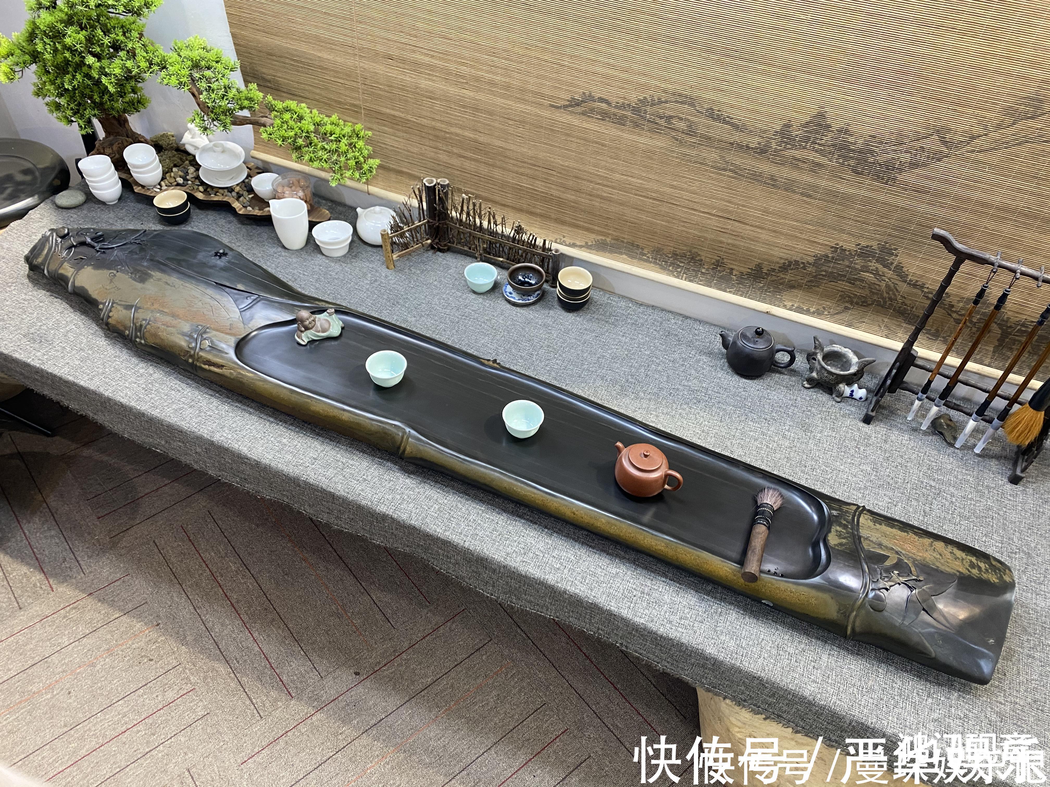 歙砚石!把石头雕成一根“竹子”,并把竹子做成排水茶盘,这作品太自然了