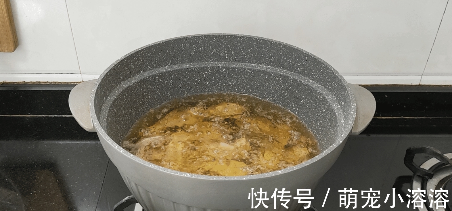 姜葱|草鱼这样做，酥香好吃又开胃，配料做法简单，一次做3斤也不够吃