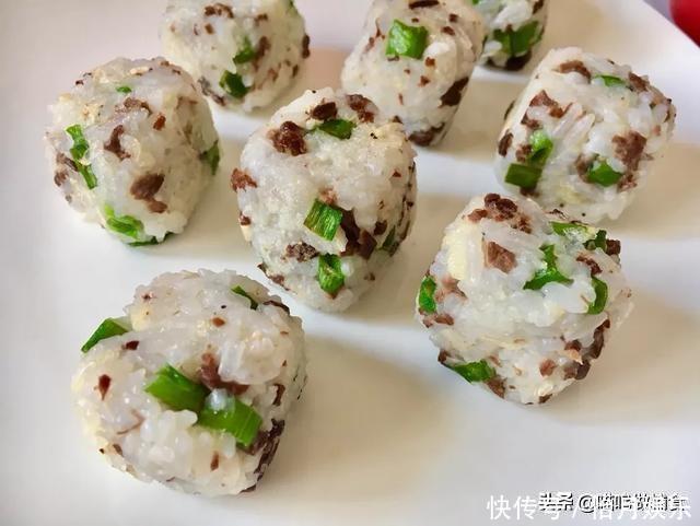 这个比白米饭营养高出好几个档!一口平底锅搞定娃喜欢的饭!