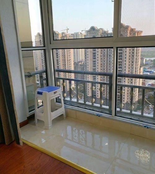 电视背景墙|新房入住我就想哭,当初脑子锈到了,客厅装修留下16件装修遗憾事