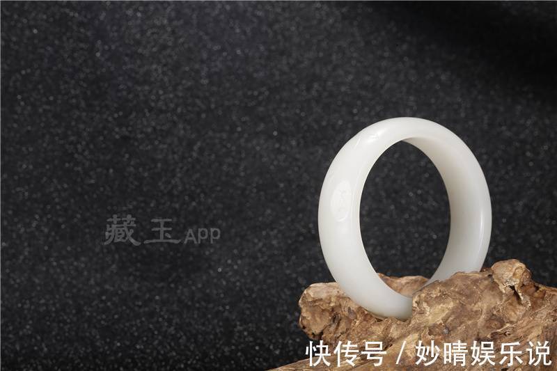 和田玉 最强硬通货!手镯是这么定价的!看完再也不怕买吃亏!