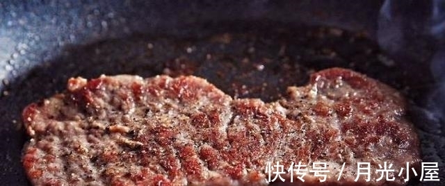 首次吃牛排, 服务员问你要“几分熟”, 这个答案会让你很“内行”