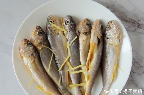 料酒|做鱼只会用料酒和姜去腥?太“外行”了,教你一招,鱼肉鲜嫩不腥