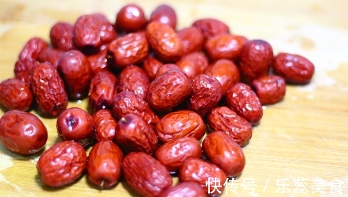 模具|面粉只会做包子馒头？不如做成发糕，一拌一蒸，又松软又香甜