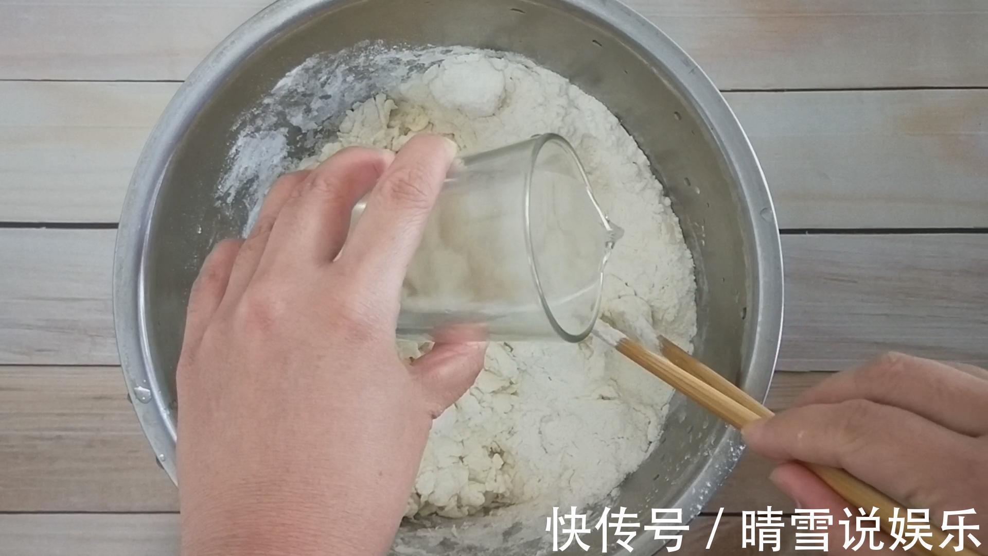 面粉的神奇做法,往锅里一扔,个个鼓大泡,酥脆空心,真是太香了