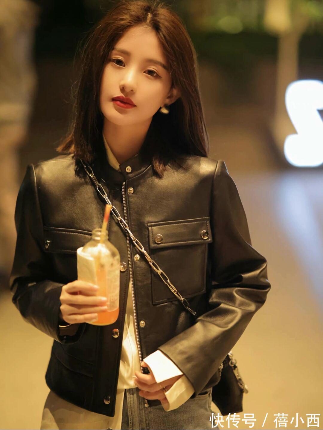 外套 春季皮衣的高级感穿搭来了,一种单品多种穿法,酷炫感信手拈来