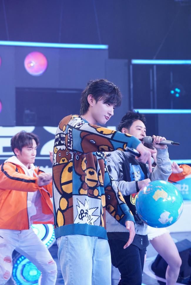  搭档|《嗨唱转起来》于小彤压轴“开箱” 与潘玮柏搭档再唱神曲