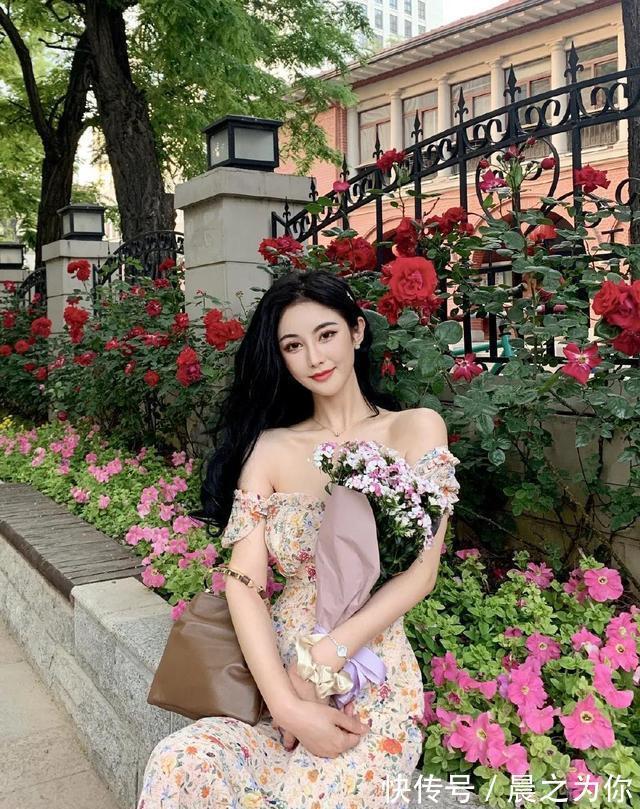 性感|95后天津美女，高颜值性感身材，0.6黄金腰臀比，网友：养眼了