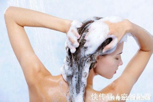头皮屑|洗头发时,先用洗发水还是护发素很多人做错,难怪头发越掉越多