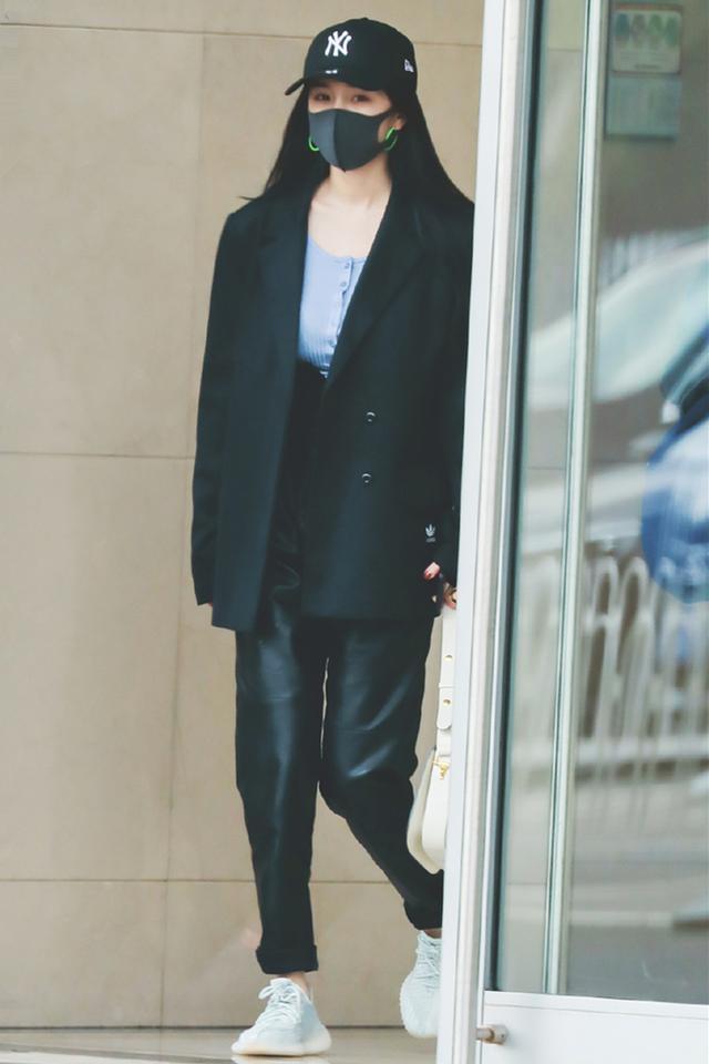 御寒|秋冬穿皮裤才是最时尚的, 抗风御寒不说, 这满满的科技感, 太飒了