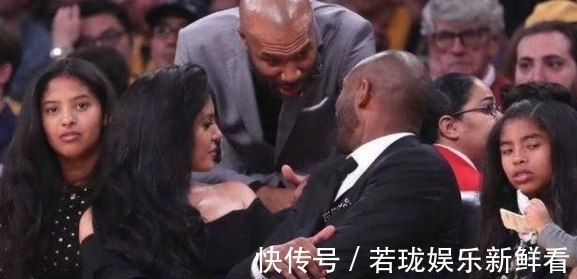 科比|唏嘘!瓦妮莎再曝与男子亲密合影,男方是湖人高管,手都无处安放