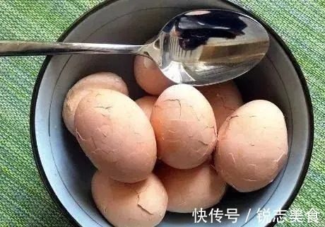 想吃茶叶蛋自己做,泡一晚第二天早餐就能吃,咸香入味花纹深