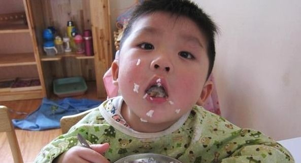 煎饼果子|6岁男孩脾胃虚弱,知道孩子吃啥早餐后,医生无奈没一样有营养