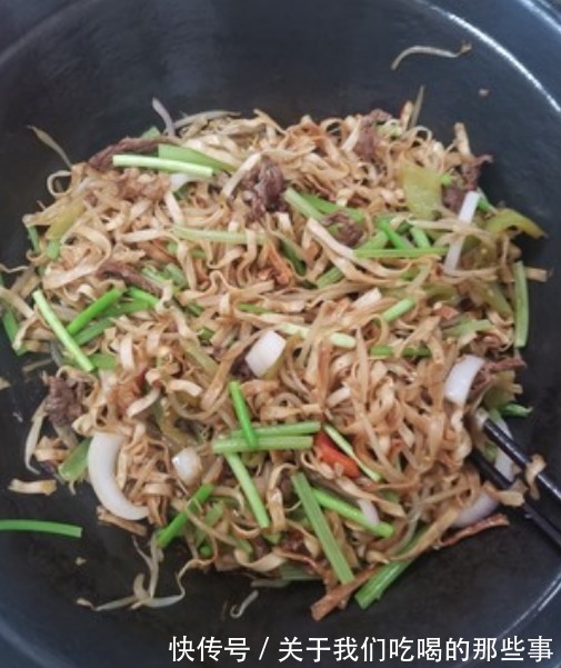 面条|馆子吃不到的河南干炒面条，不粘连不糊底，焦香有嚼劲，教你做法