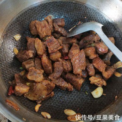 懒人必备这道香喷喷的炖牛肉，简单几步，十分钟就上桌