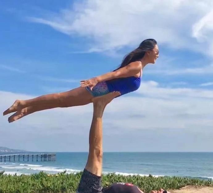 要点|67岁阿姨坚持练瑜伽6年，动作优雅笑容自信，被称作逆龄少女