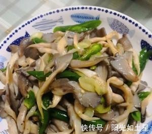 必学的甜品菜系蛋黄焗南瓜,口味咸香,内里清甜,入口绵密!