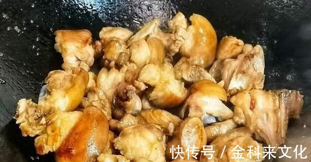 炖猪蹄不要只会焯水,焯水前多做2步,猪蹄软烂入味还不腥