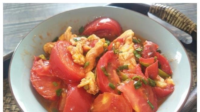 西红柿炒鸡蛋，烹饪顺序很重要，很多人放反，难怪不好吃