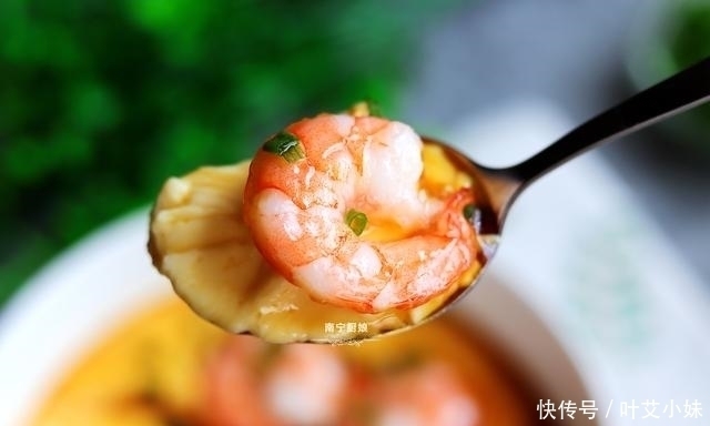  大人|秋天吃肉不如吃这碗鸡蛋羹，鲜嫩爽滑又营养美味，大人小孩都爱吃