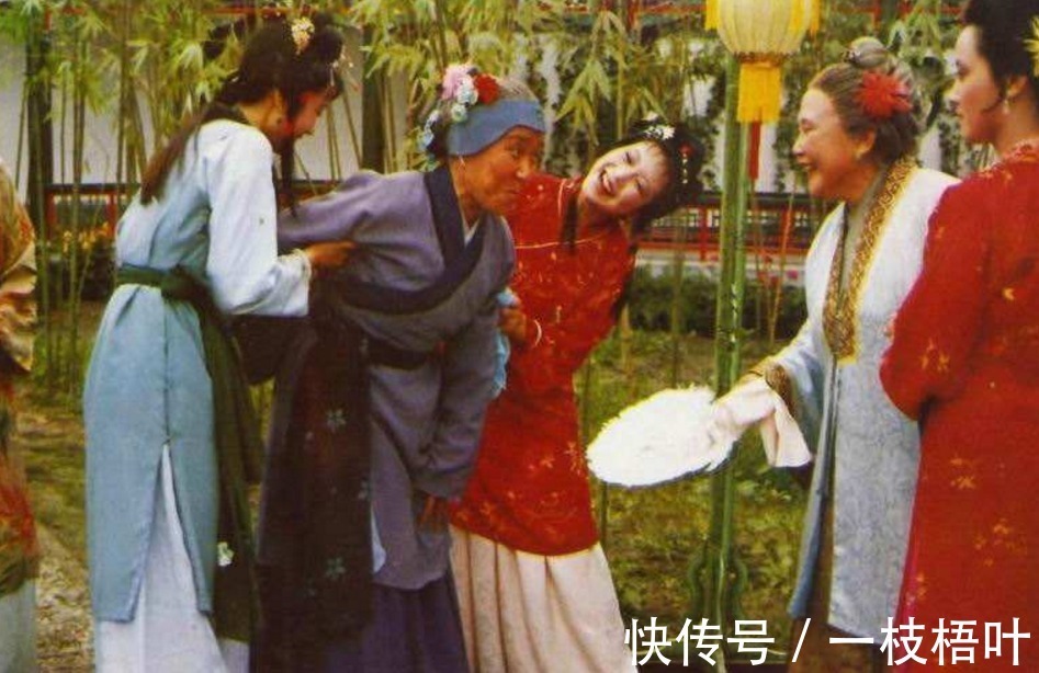 邢岫烟#心狠手辣王熙凤,无亲无故却给了这三个人柔软,人性本复杂