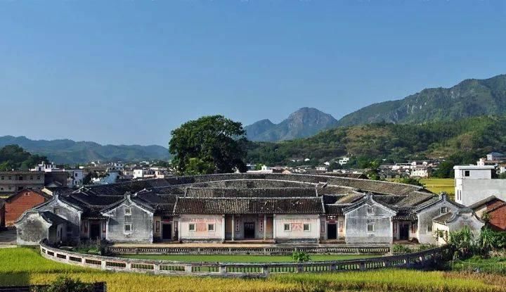 此心安处是吾家，一座座土楼围起来的家族温暖