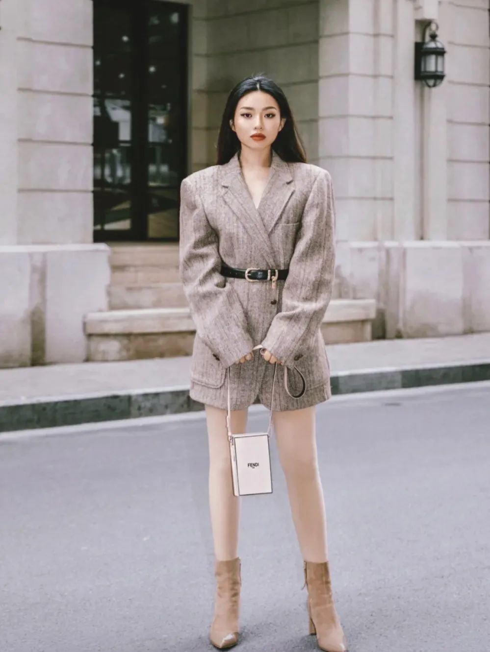 曳地阔腿裤|2021秋冬“大女人风”最流行，够飒够时髦