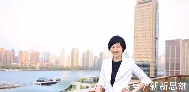 她大学毕业嫁穷小子,帮老公做到千亿身价,