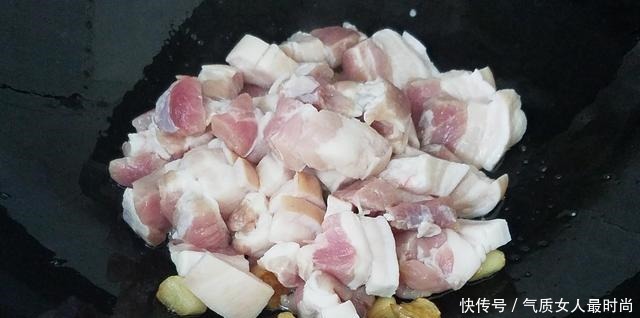  猪肉|焖猪肉的简单做法，这样做的猪肉又好吃又好看，很美味的家常菜
