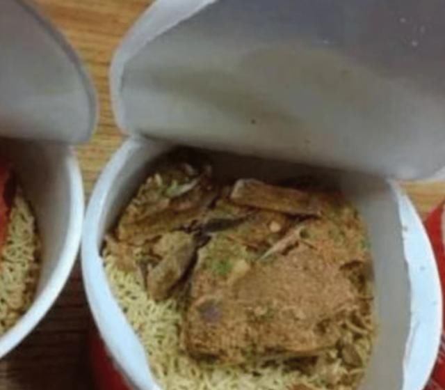 牛肉|康师傅泡面火了,“红烧牛肉”别出新意,打开后,网友这是泡面