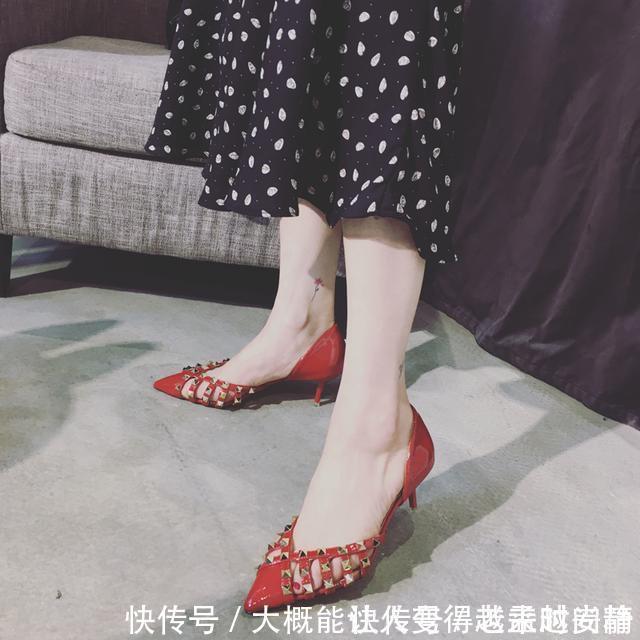 罗马 漂亮女人要懂得拒绝平庸，今年流行铆钉凉鞋，分分钟“扎”你心