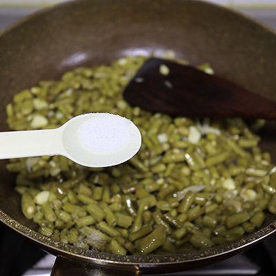 红辣椒|酸豆角炒鸡杂