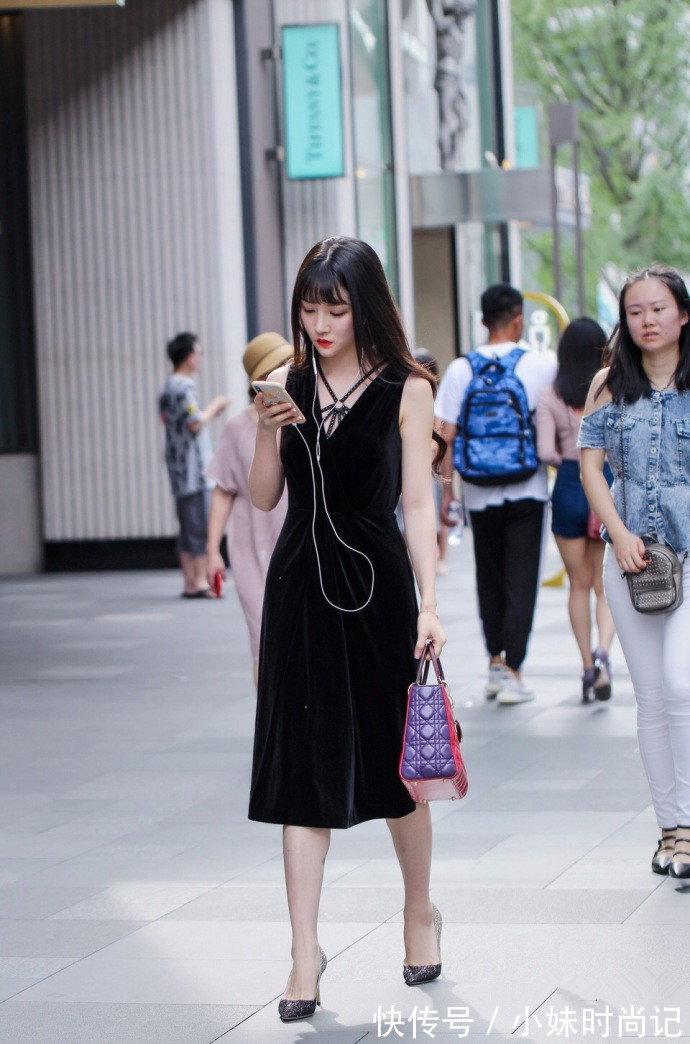 穿衣|成都街拍,几套小清新穿衣搭配,小仙女们最爱哪一套呢?