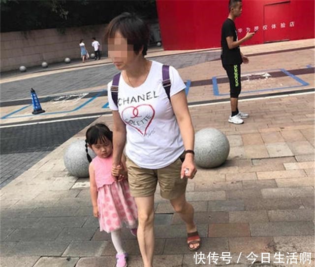 5岁孙女阻止奶奶买草莓，得知原因后，老人回家后怒斥儿子！