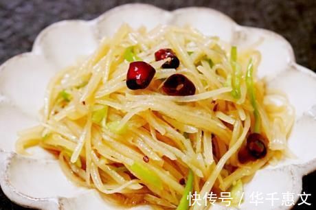 炒土豆丝,何时放醋是关键,学会这1招,土豆丝酸辣脆爽还不粘锅