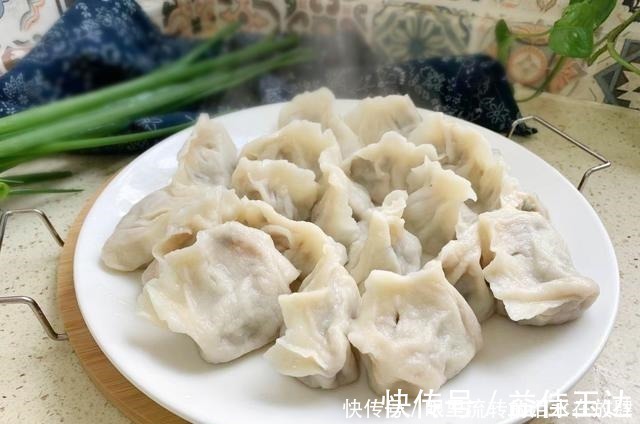 曲曲菜|别总拿白菜包饺子了，试试这4种馅料，爽嫩开胃，香到舔盘子