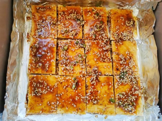 煎豆腐、炖豆腐统统靠边站，这才是豆腐特别牛的做法！香死了