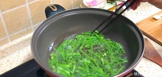 此菜1年4季都很贵，补钙比牛奶更强，再贵我家每周也要吃4次