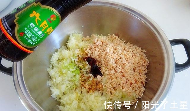 冬天吃饺子,不能错过这馅,掌握一个小窍门,营养鲜香,越吃越爱!