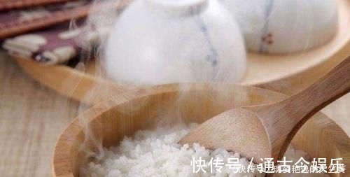更香|蒸米饭时,别再傻傻只加水多加一勺“它”,米饭喷香粒粒分明