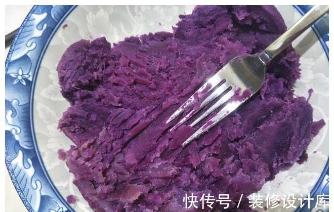 鸡蛋饼|入秋后,多用紫薯做早餐,软糯奶香,一口一个真香