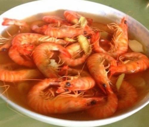 放油|煮虾时,放油好还是放盐好大厨都不对,放它虾肉才会更鲜嫩