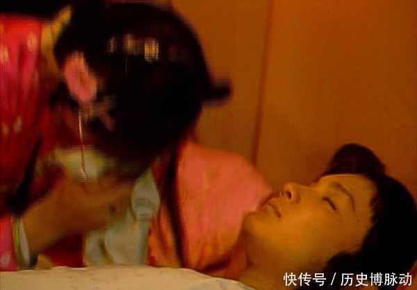 愚蠢|赵姨娘又愚蠢又粗俗,贾政是怎么征得贾母的同意来娶她的?