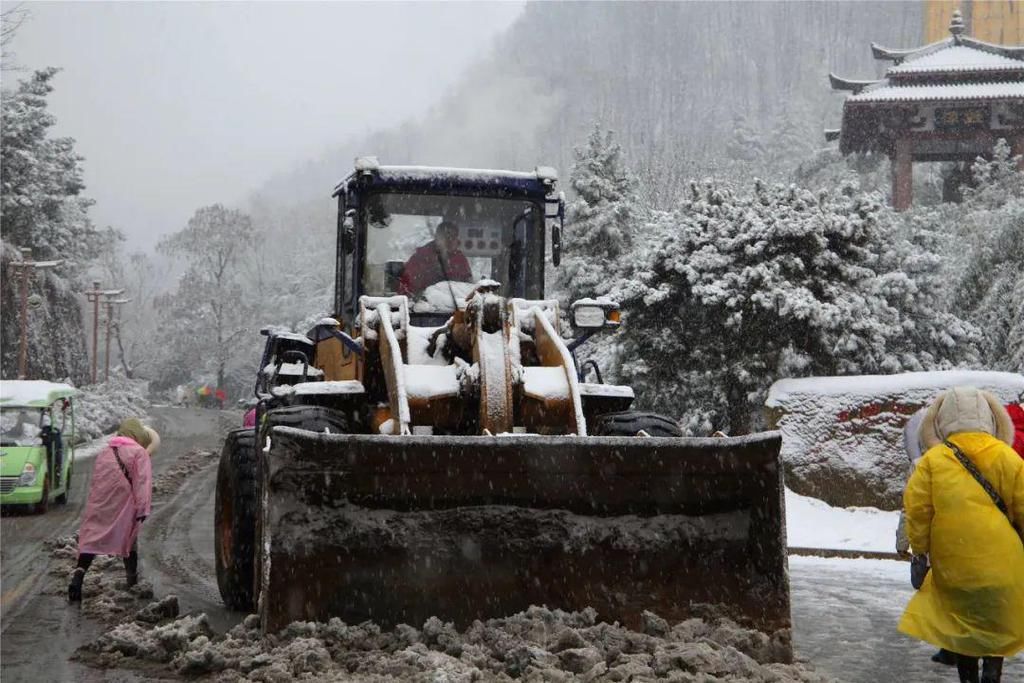 人心|除雪送姜汤，寒冬暖人心