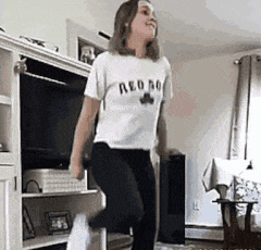 |搞笑GIF趣图:面壁思过唱世上只有爸爸好反省一下