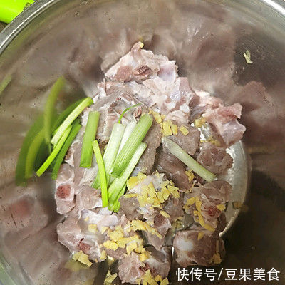 没有什么是糯米排骨解决不了的，如果有那就两份