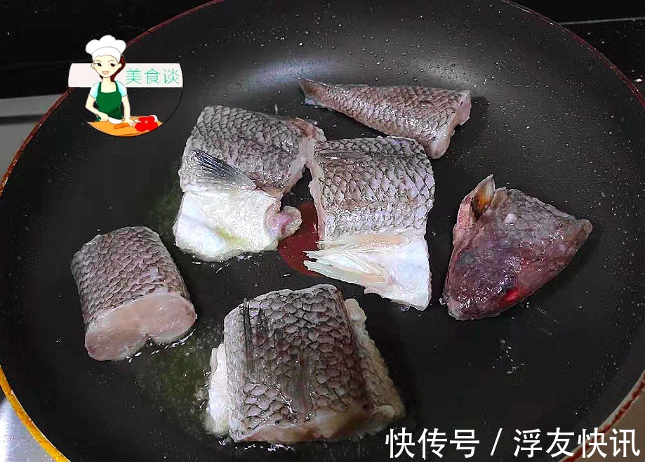 煎鱼时,下锅前多做这两个步骤,鱼肉不散、不破皮,比刷姜片管用